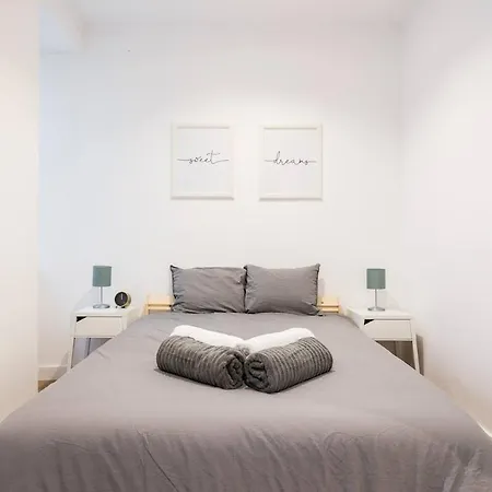 Stylish One Bed Oasis In Historic Centre アパート