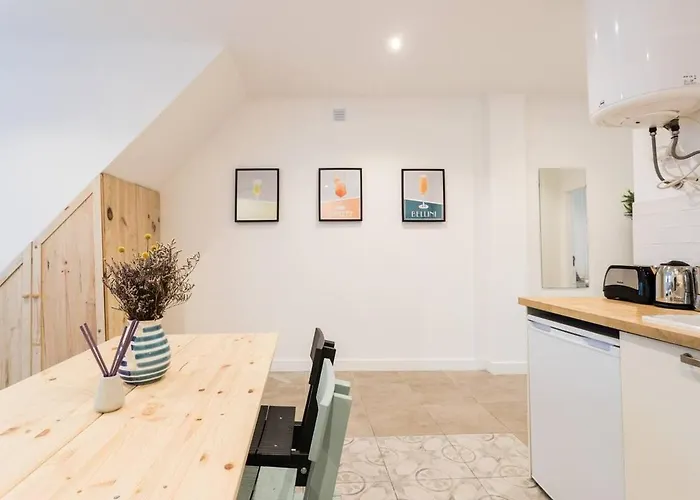 Stylish One Bed Oasis In Historic Centre *