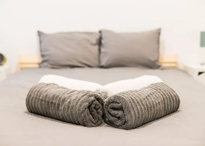 Апартаменты Stylish One Bed Oasis In Historic Centre *