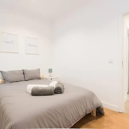 Stylish One Bed Oasis In Historic Centre Appartamento Lisbona